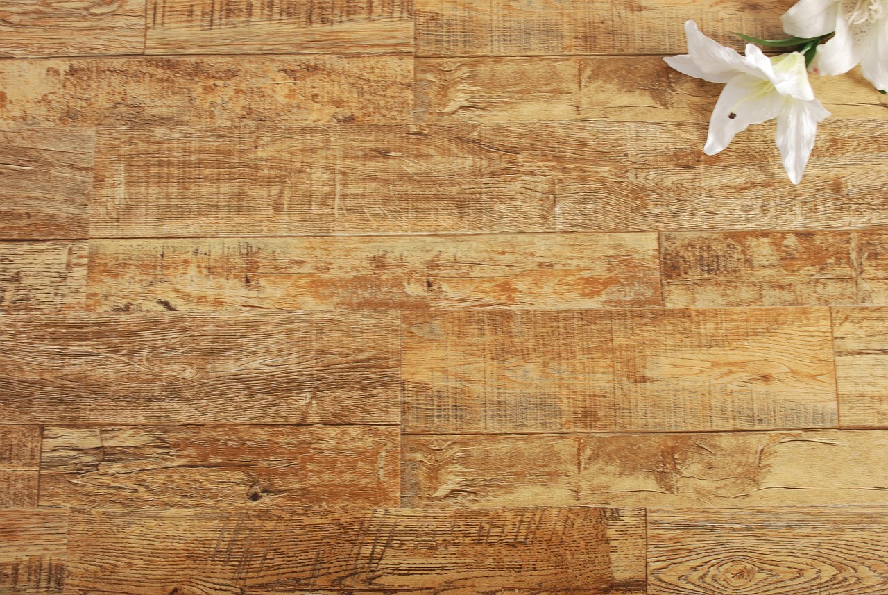 Comment diagnostiquer un affaissement de plancher bois dans les bâtiments anciens ?
