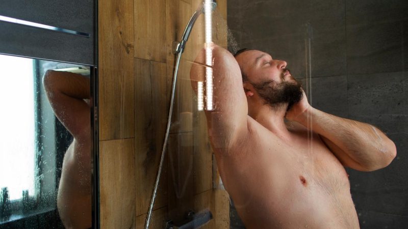 Remplacer sa baignoire par une douche : les bonnes questions à se poser avant de se lancer