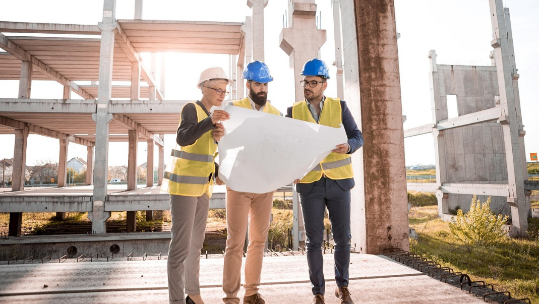 Surélévation de maison : quelles vérifications faut-il effectuer avant les travaux ?